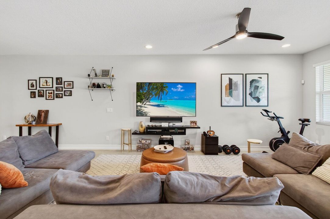 En Venta: $510,000 (3 camas, 2 baños, 2218 Pies cuadrados)