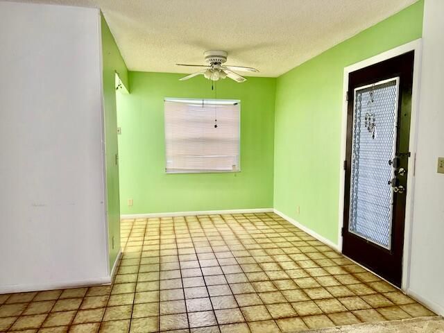 На продажу: $75,000 (2 спален, 2 ванн, 920 Квадратных фут)