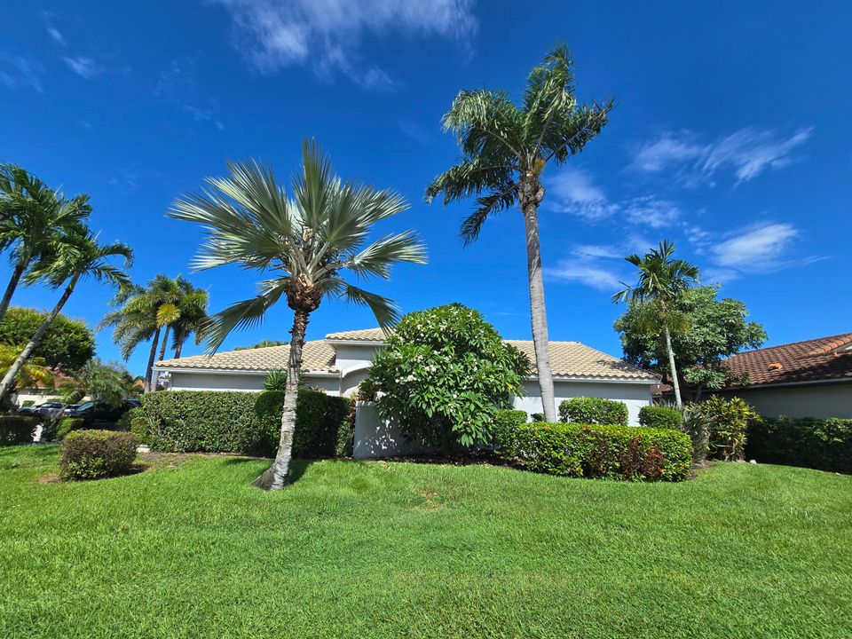 合同活跃: $4,750 (2 贝兹, 2 浴室, 1585 平方英尺)