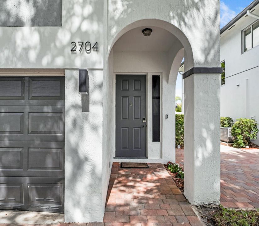 Recently Sold: $550,000 (3 beds, 2 baths, 2042 Square Feet)