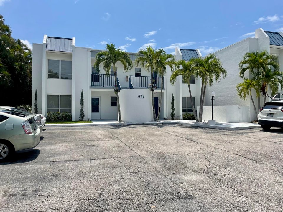 Recientemente alquilado: $2,400 (2 camas, 2 baños, 1037 Pies cuadrados)