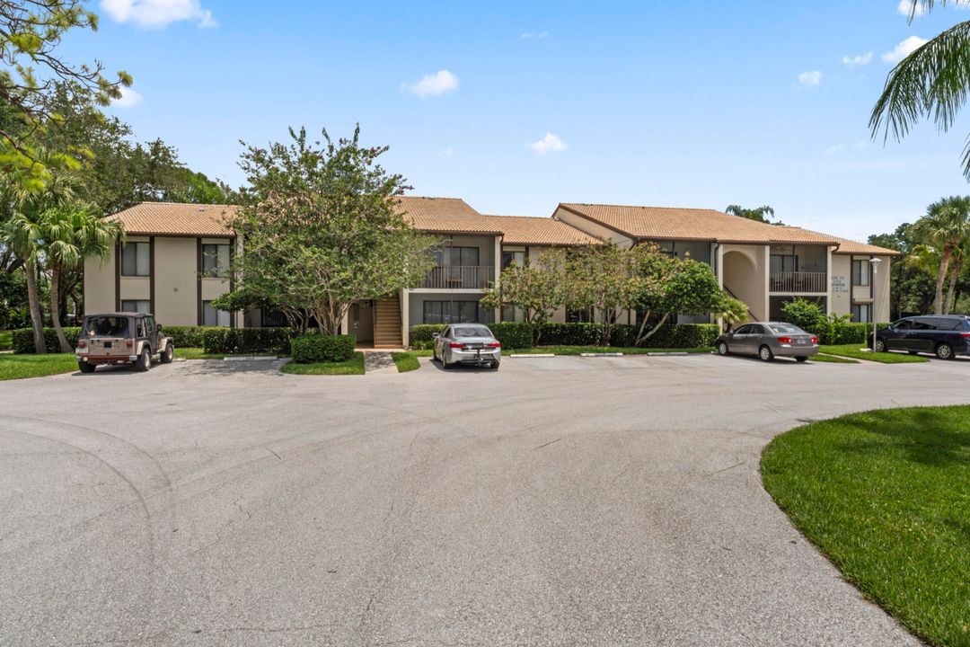 Под контрактом: $199,000 (2 спален, 2 ванн, 1111 Квадратных фут)