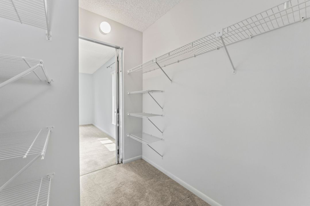 Под контрактом: $199,000 (2 спален, 2 ванн, 1111 Квадратных фут)