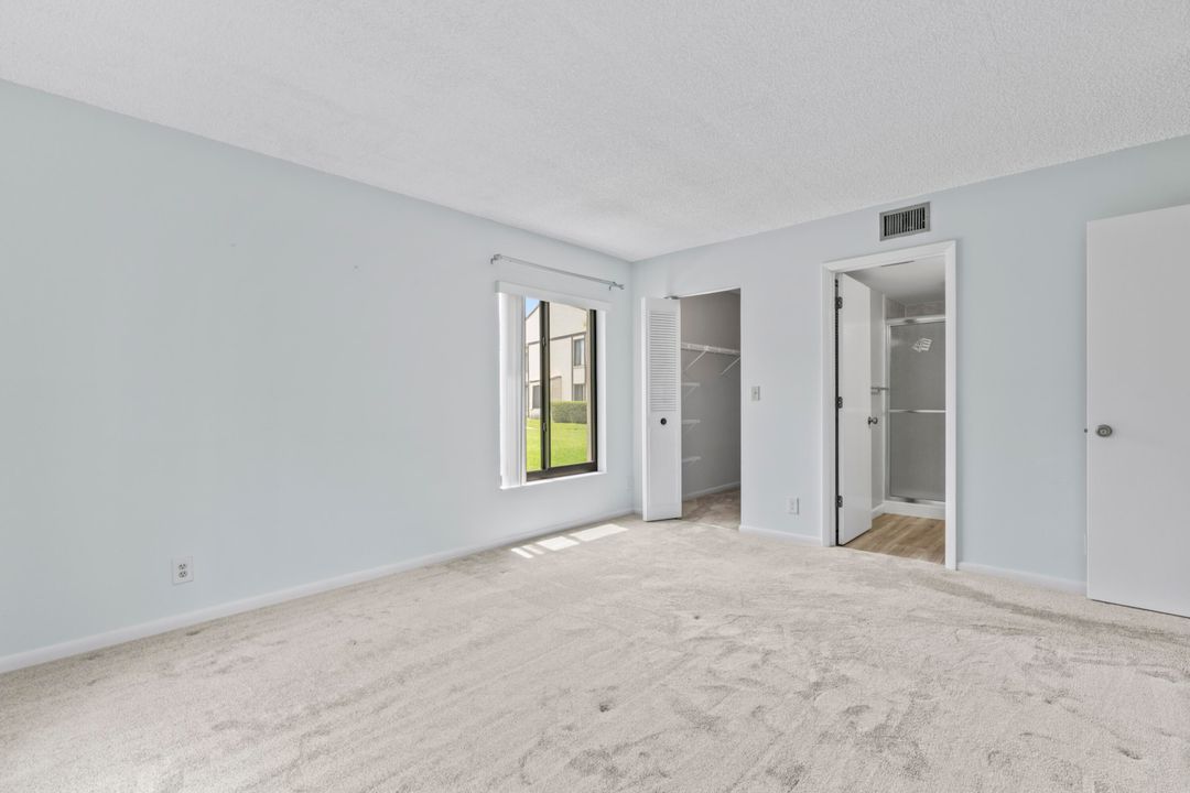 Под контрактом: $199,000 (2 спален, 2 ванн, 1111 Квадратных фут)