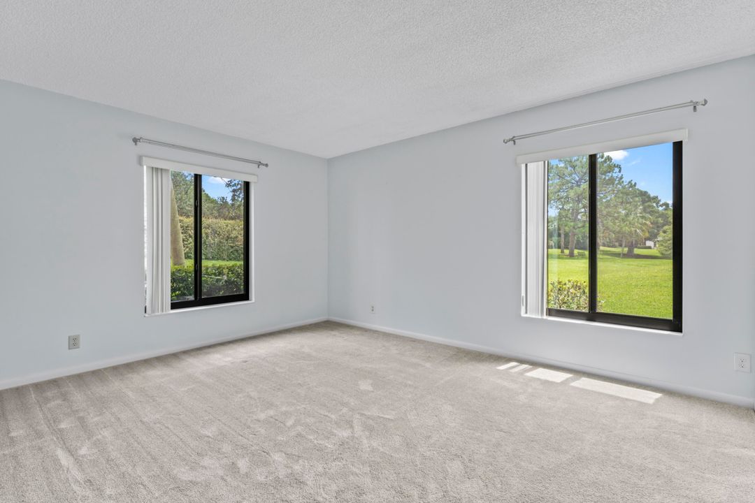 Под контрактом: $199,000 (2 спален, 2 ванн, 1111 Квадратных фут)