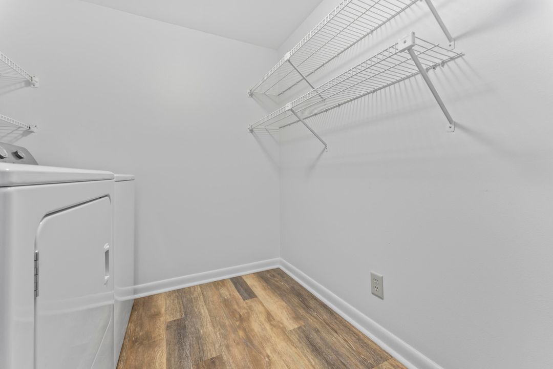 Под контрактом: $199,000 (2 спален, 2 ванн, 1111 Квадратных фут)