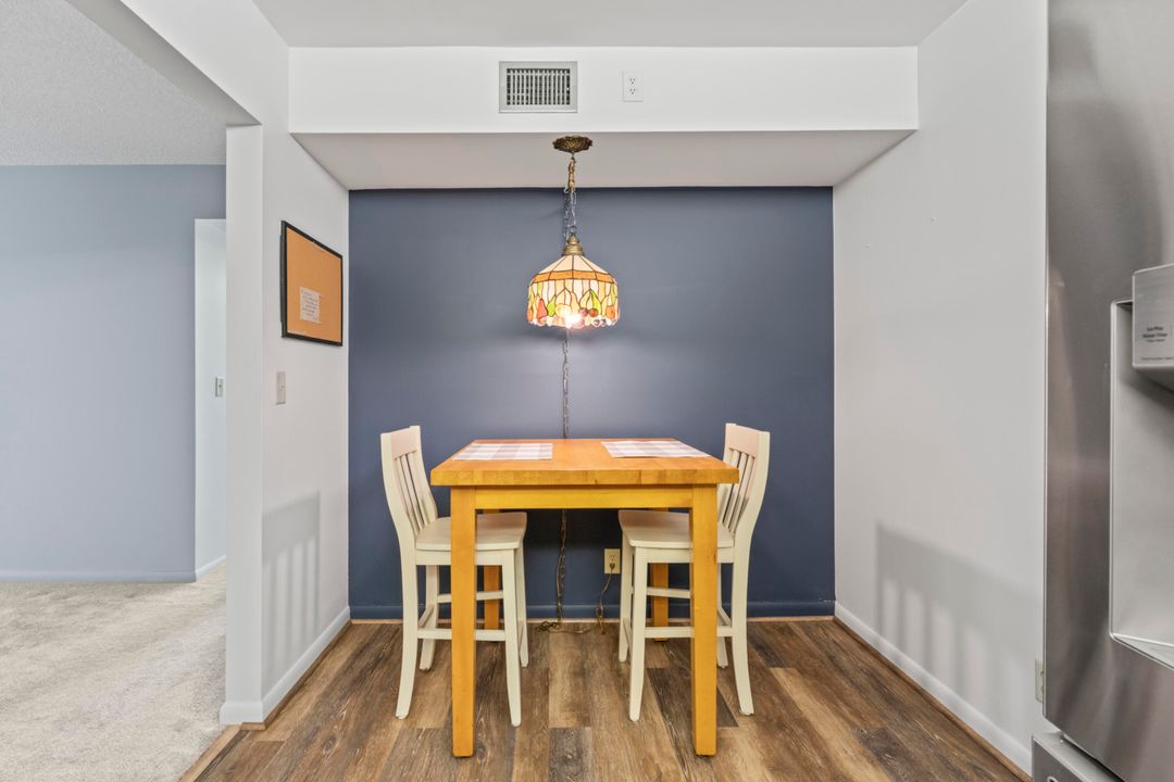 Под контрактом: $199,000 (2 спален, 2 ванн, 1111 Квадратных фут)