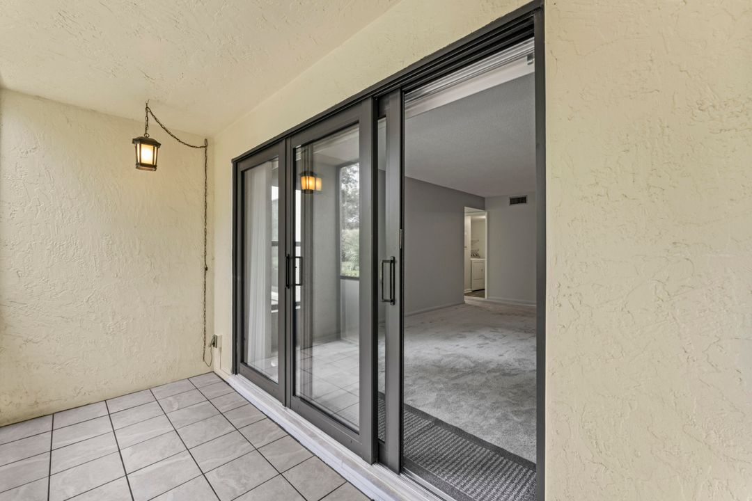 Под контрактом: $199,000 (2 спален, 2 ванн, 1111 Квадратных фут)