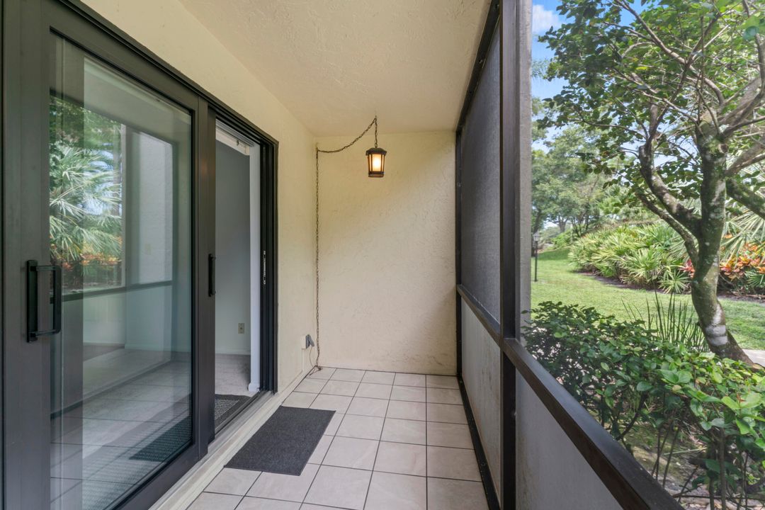 Под контрактом: $199,000 (2 спален, 2 ванн, 1111 Квадратных фут)