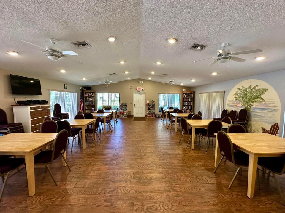 Под контрактом: $199,000 (2 спален, 2 ванн, 1111 Квадратных фут)