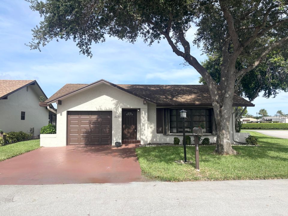 Recently Sold: $305,000 (2 beds, 2 baths, 1350 Square Feet)