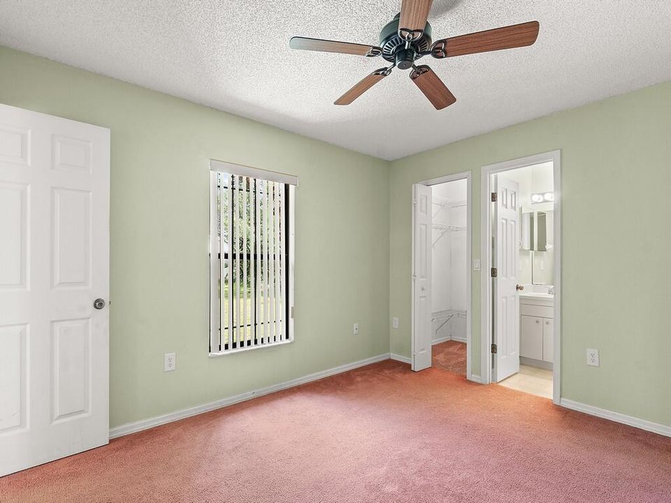 For Sale: $265,000 (3 beds, 2 baths, 1076 Square Feet)