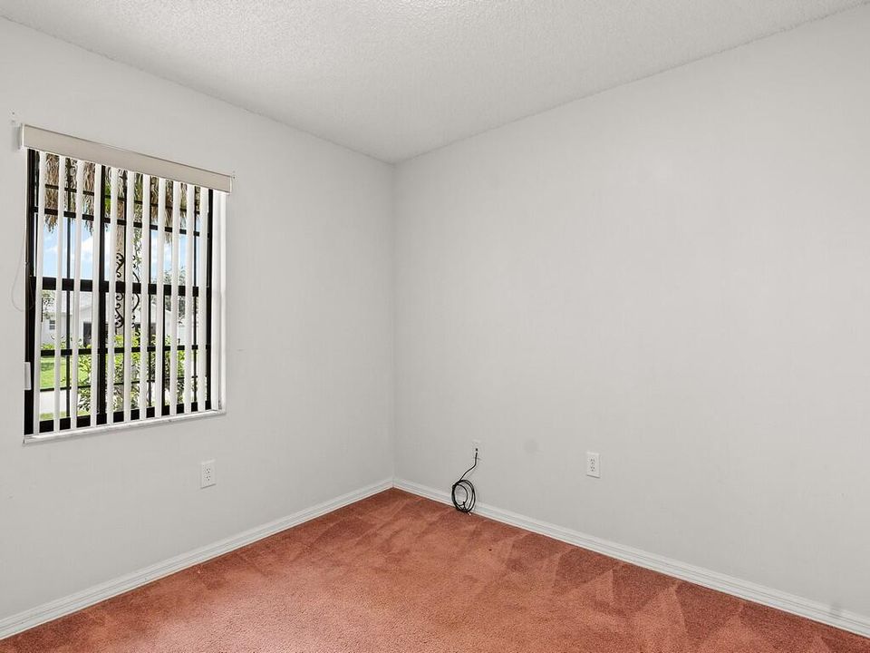 For Sale: $265,000 (3 beds, 2 baths, 1076 Square Feet)