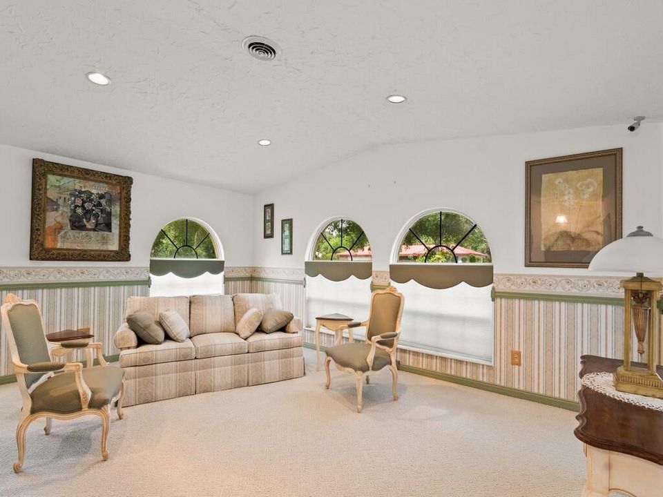 合同活跃: $485,000 (4 贝兹, 3 浴室, 2482 平方英尺)