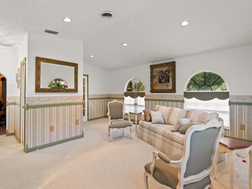 合同活跃: $485,000 (4 贝兹, 3 浴室, 2482 平方英尺)