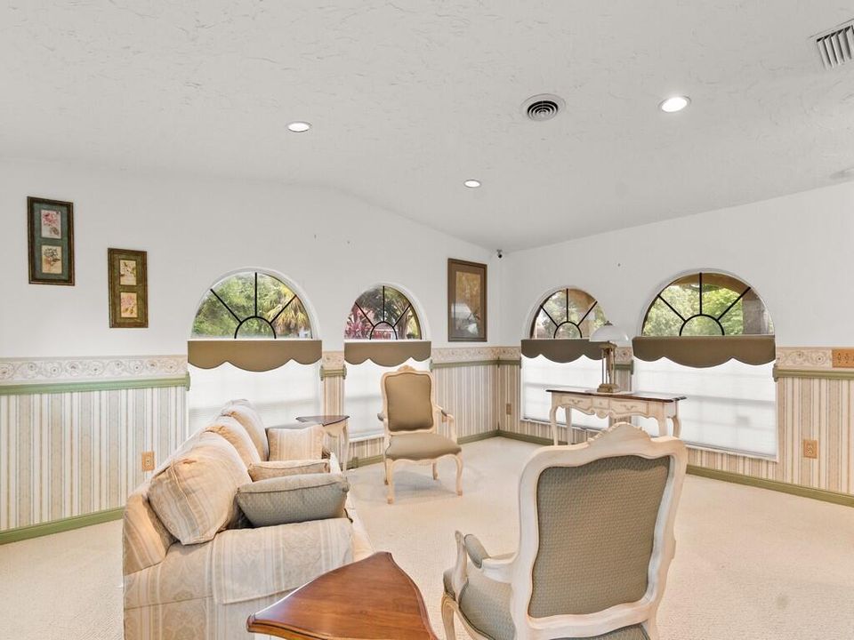 合同活跃: $485,000 (4 贝兹, 3 浴室, 2482 平方英尺)