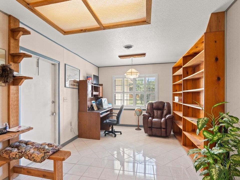 合同活跃: $485,000 (4 贝兹, 3 浴室, 2482 平方英尺)