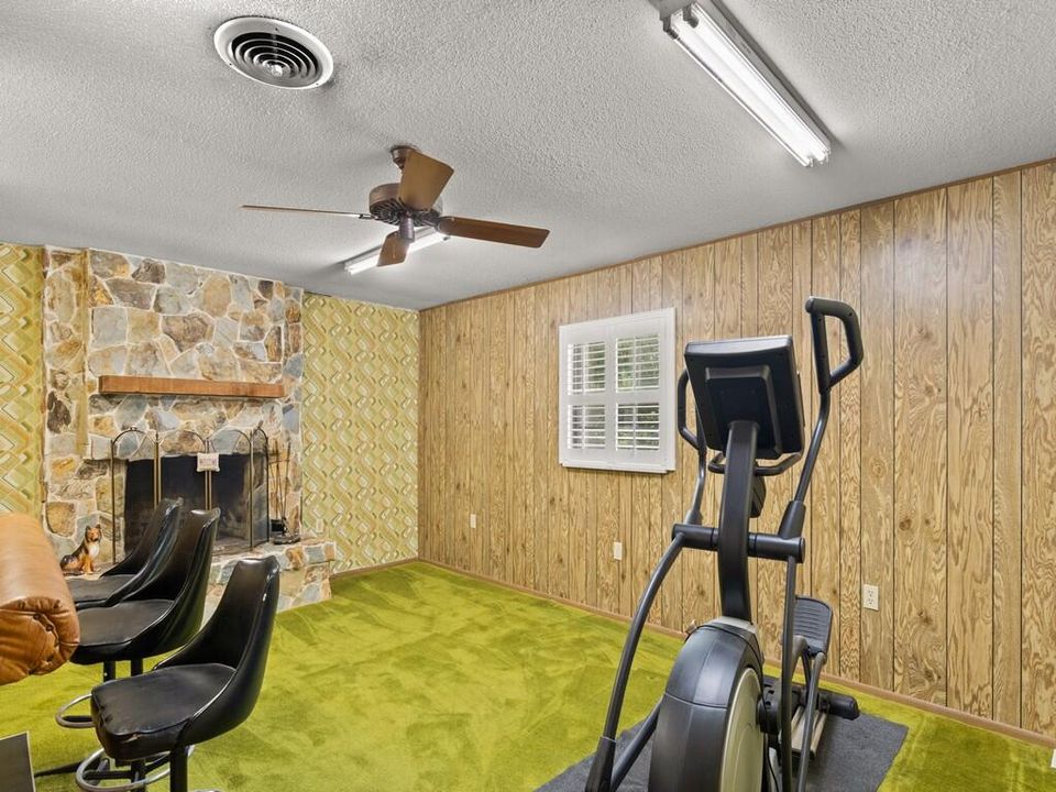 合同活跃: $485,000 (4 贝兹, 3 浴室, 2482 平方英尺)