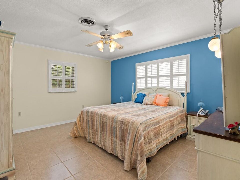 合同活跃: $485,000 (4 贝兹, 3 浴室, 2482 平方英尺)