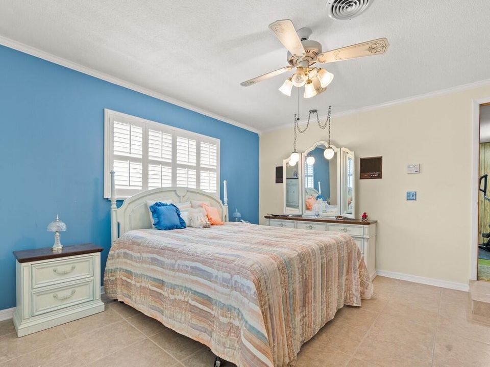 合同活跃: $485,000 (4 贝兹, 3 浴室, 2482 平方英尺)