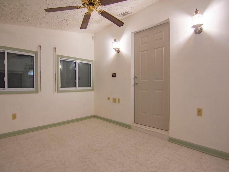 合同活跃: $485,000 (4 贝兹, 3 浴室, 2482 平方英尺)