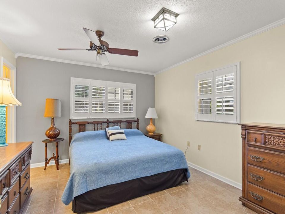 合同活跃: $485,000 (4 贝兹, 3 浴室, 2482 平方英尺)