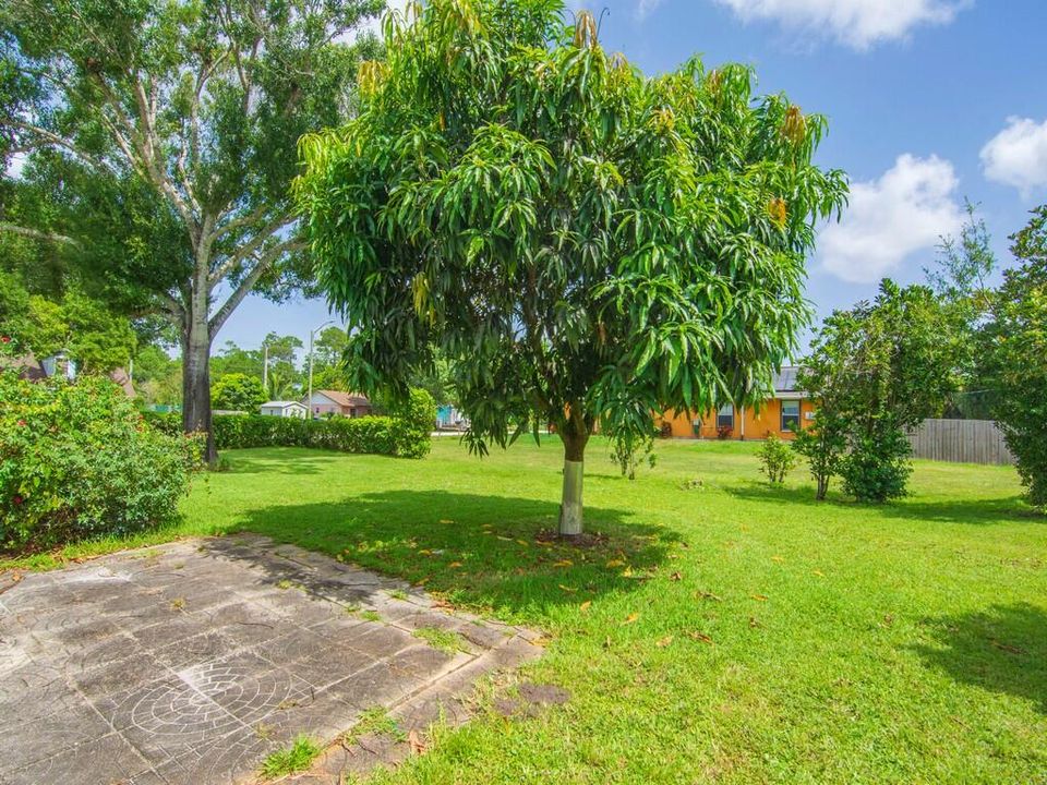 合同活跃: $485,000 (4 贝兹, 3 浴室, 2482 平方英尺)