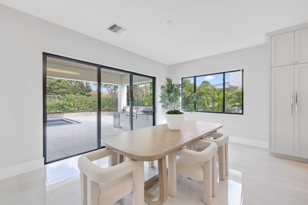 For Sale: $3,795,000 (5 beds, 5 baths, 4545 Square Feet)