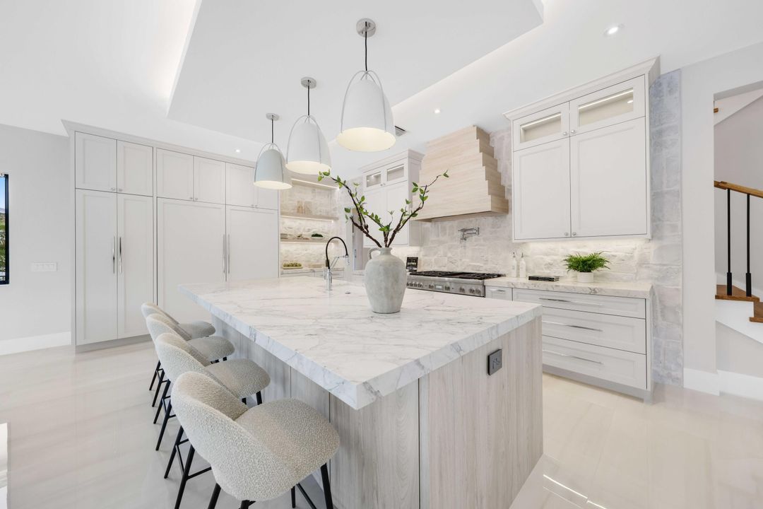 For Sale: $3,795,000 (5 beds, 5 baths, 4545 Square Feet)