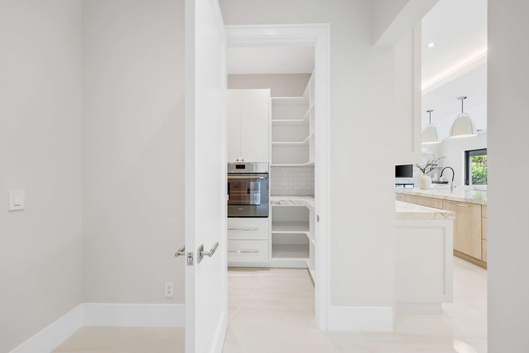 For Sale: $3,795,000 (5 beds, 5 baths, 4545 Square Feet)