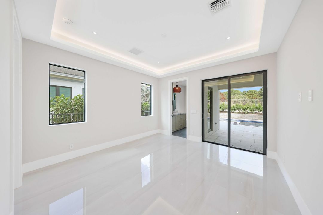 For Sale: $3,795,000 (5 beds, 5 baths, 4545 Square Feet)