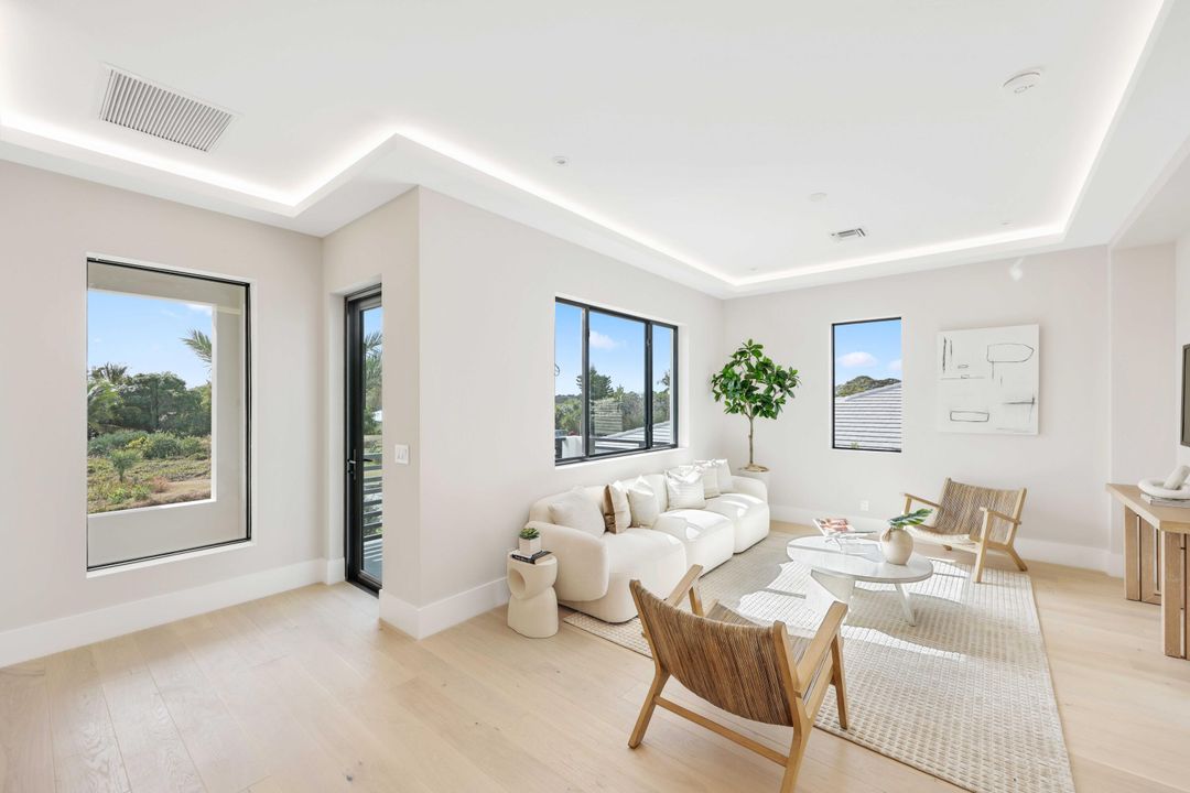 For Sale: $3,795,000 (5 beds, 5 baths, 4545 Square Feet)