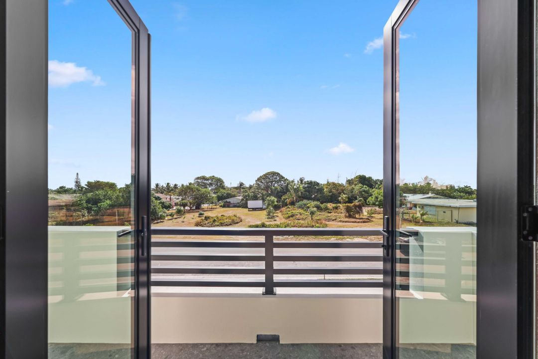 For Sale: $3,795,000 (5 beds, 5 baths, 4545 Square Feet)