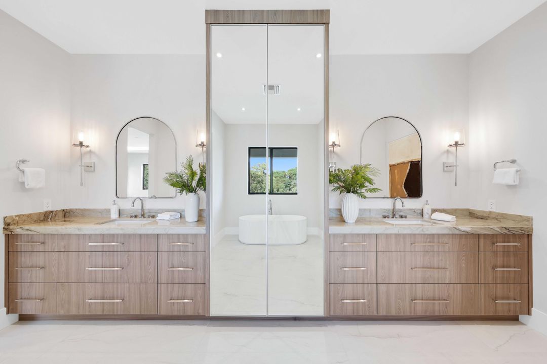 For Sale: $3,795,000 (5 beds, 5 baths, 4545 Square Feet)