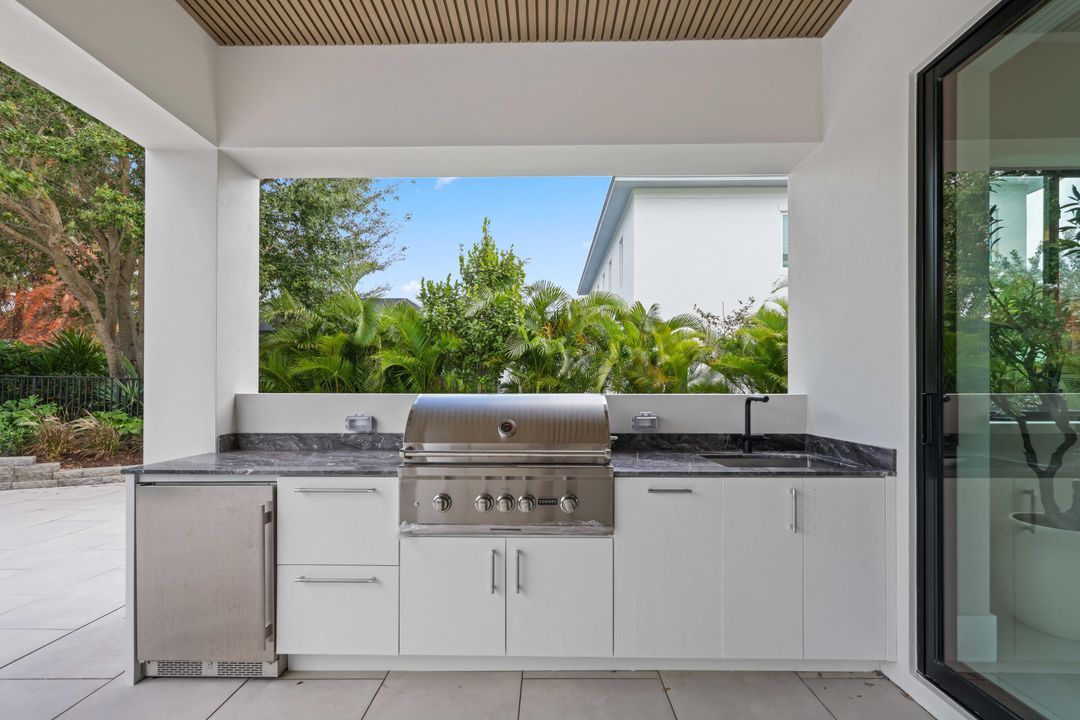 For Sale: $3,795,000 (5 beds, 5 baths, 4545 Square Feet)