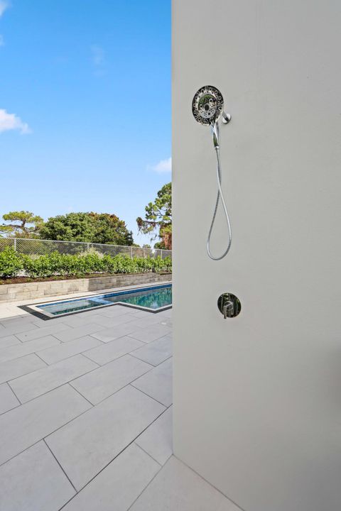 For Sale: $3,795,000 (5 beds, 5 baths, 4545 Square Feet)