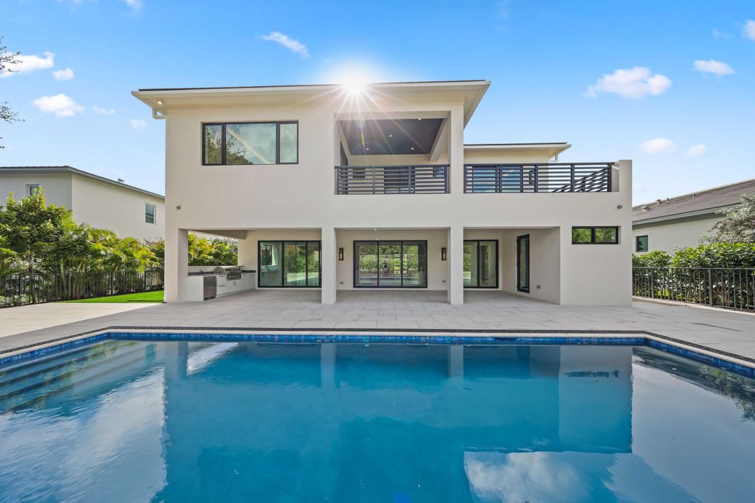 For Sale: $3,795,000 (5 beds, 5 baths, 4545 Square Feet)