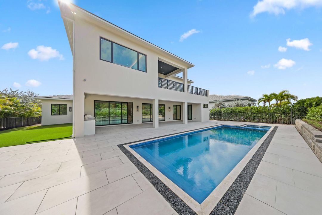 For Sale: $3,795,000 (5 beds, 5 baths, 4545 Square Feet)