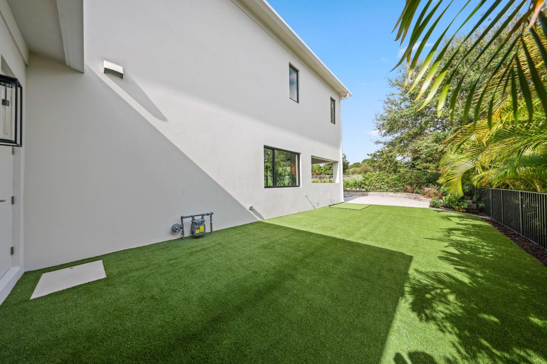 For Sale: $3,795,000 (5 beds, 5 baths, 4545 Square Feet)