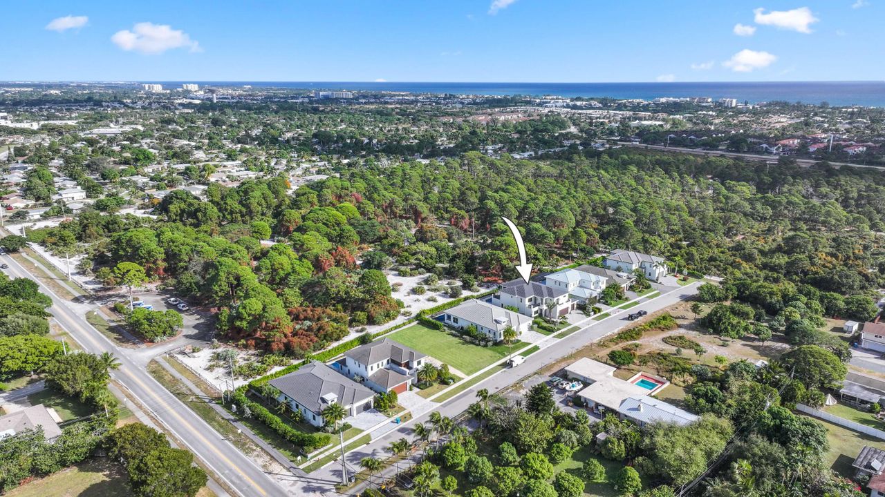 For Sale: $3,795,000 (5 beds, 5 baths, 4545 Square Feet)