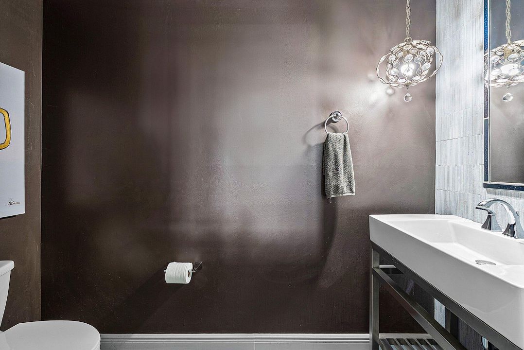 合同活跃: $1,050,000 (2 贝兹, 2 浴室, 1795 平方英尺)