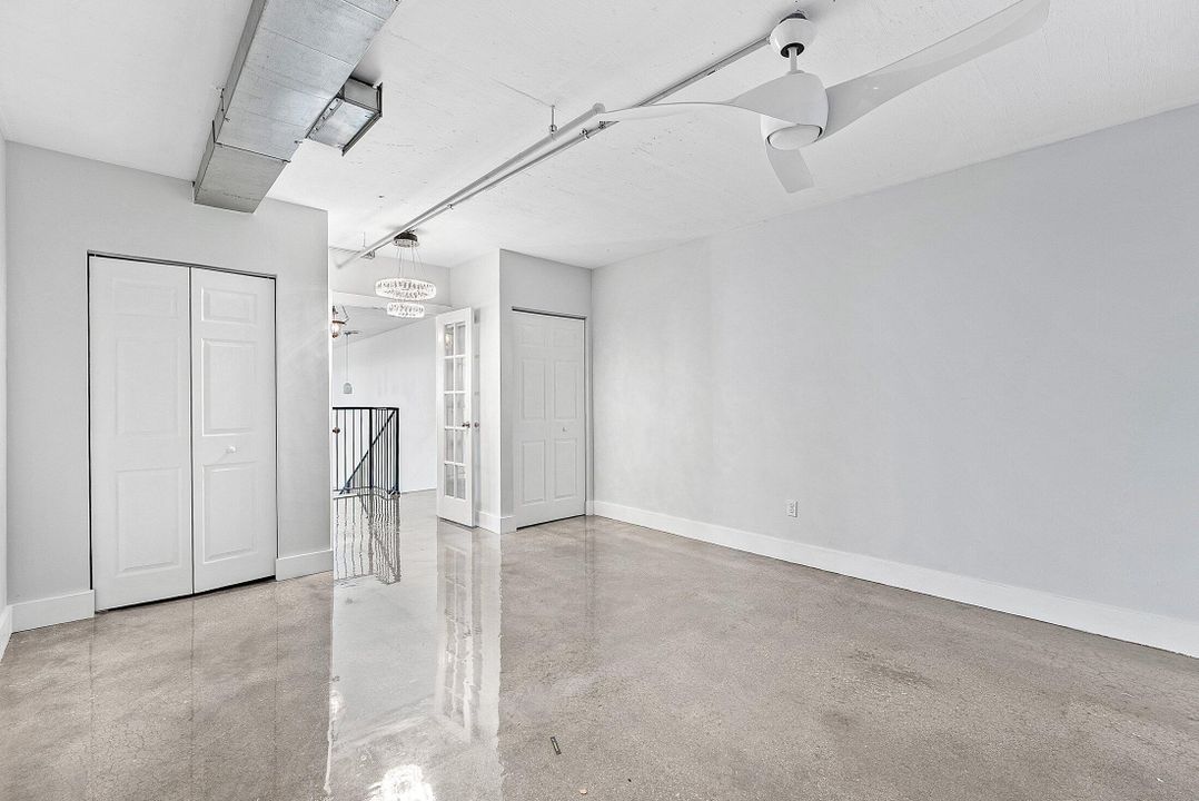 合同活跃: $1,050,000 (2 贝兹, 2 浴室, 1795 平方英尺)