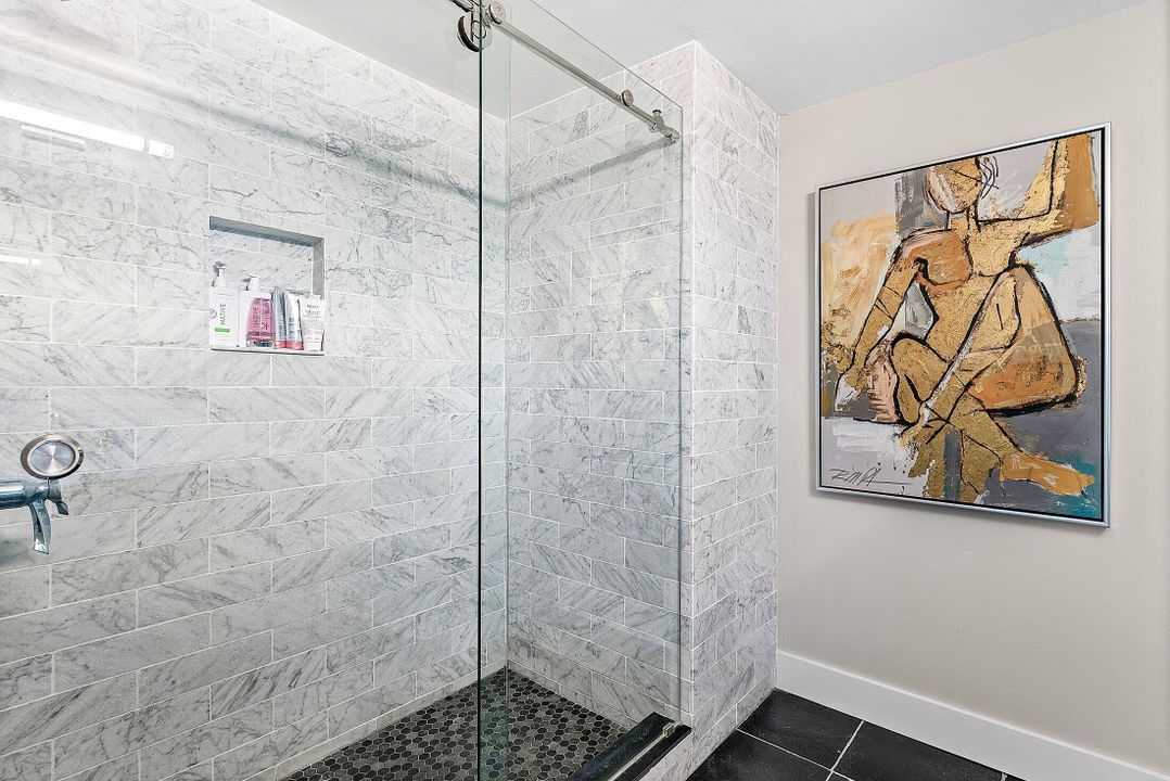 合同活跃: $1,050,000 (2 贝兹, 2 浴室, 1795 平方英尺)