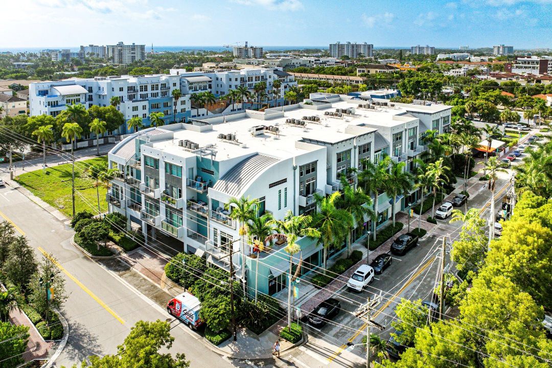 合同活跃: $1,050,000 (2 贝兹, 2 浴室, 1795 平方英尺)