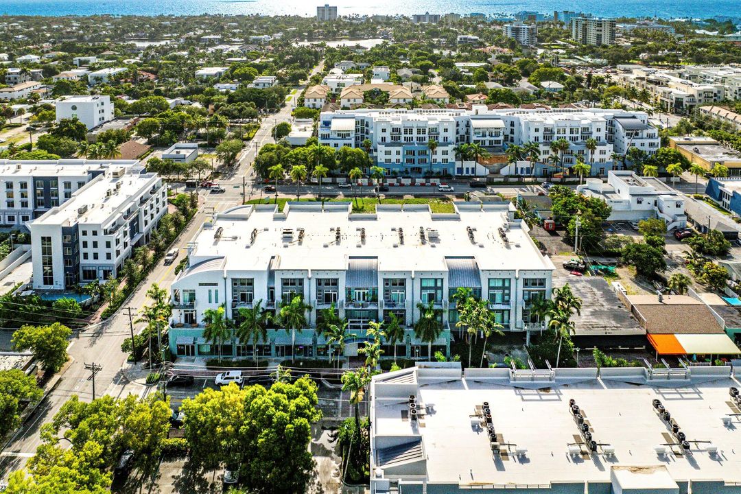 合同活跃: $1,050,000 (2 贝兹, 2 浴室, 1795 平方英尺)