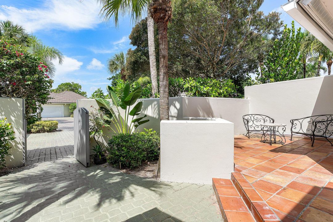 Active With Contract: $9,000 (3 beds, 3 baths, 1936 Square Feet)