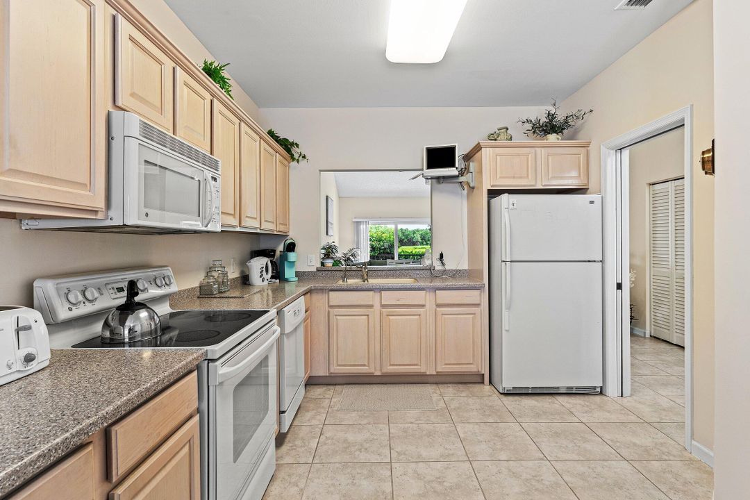 Active With Contract: $9,000 (3 beds, 3 baths, 1936 Square Feet)