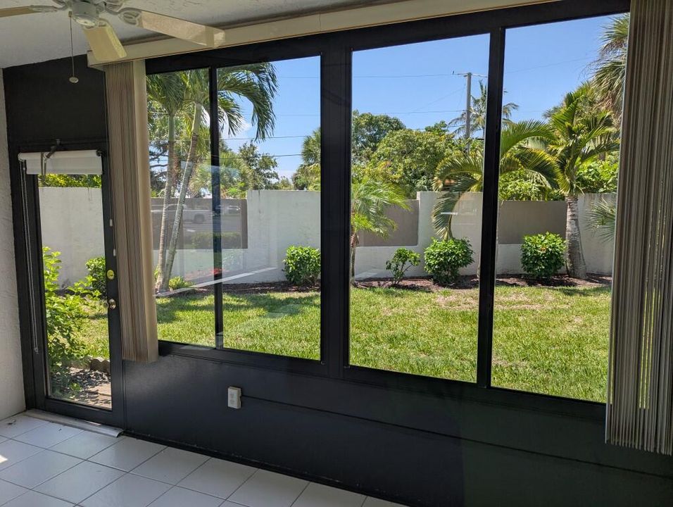 待售: $215,000 (2 贝兹, 2 浴室, 1072 平方英尺)