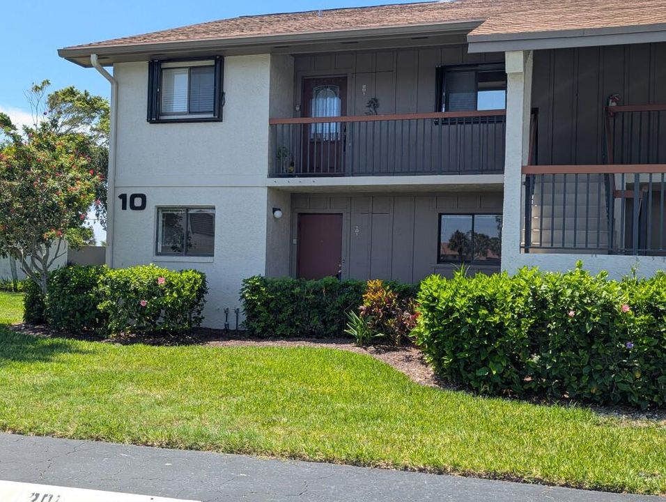 待售: $215,000 (2 贝兹, 2 浴室, 1072 平方英尺)