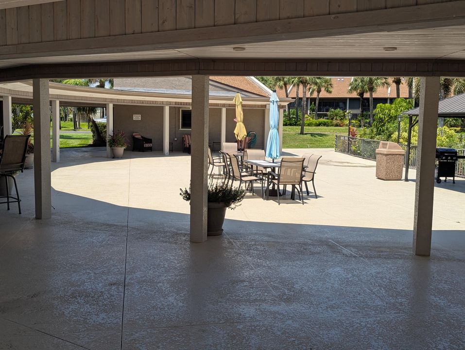 待售: $215,000 (2 贝兹, 2 浴室, 1072 平方英尺)